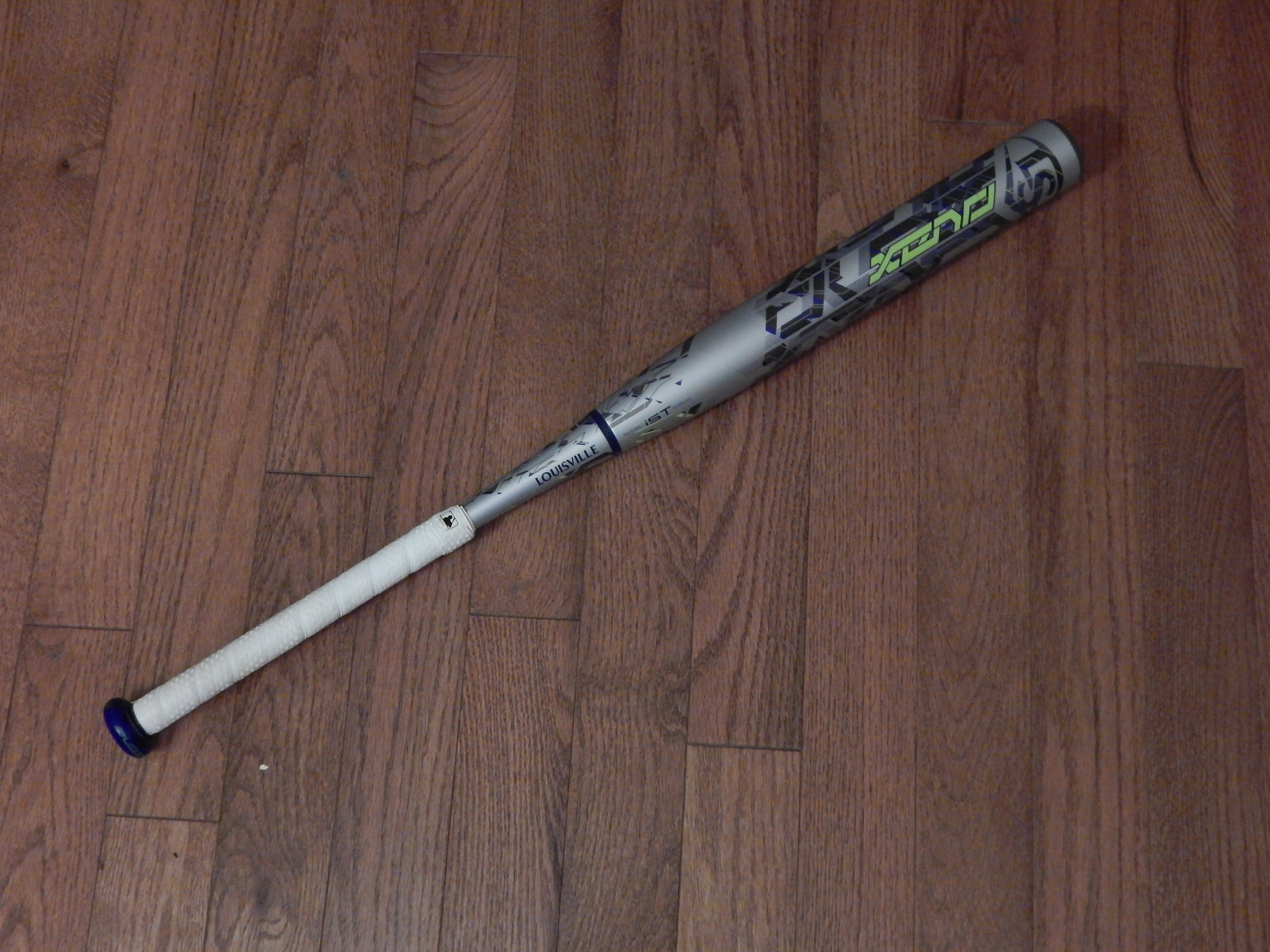 Used Louisville Slugger Xeno 33 inch, -10 Fast Pitch Softball Bat