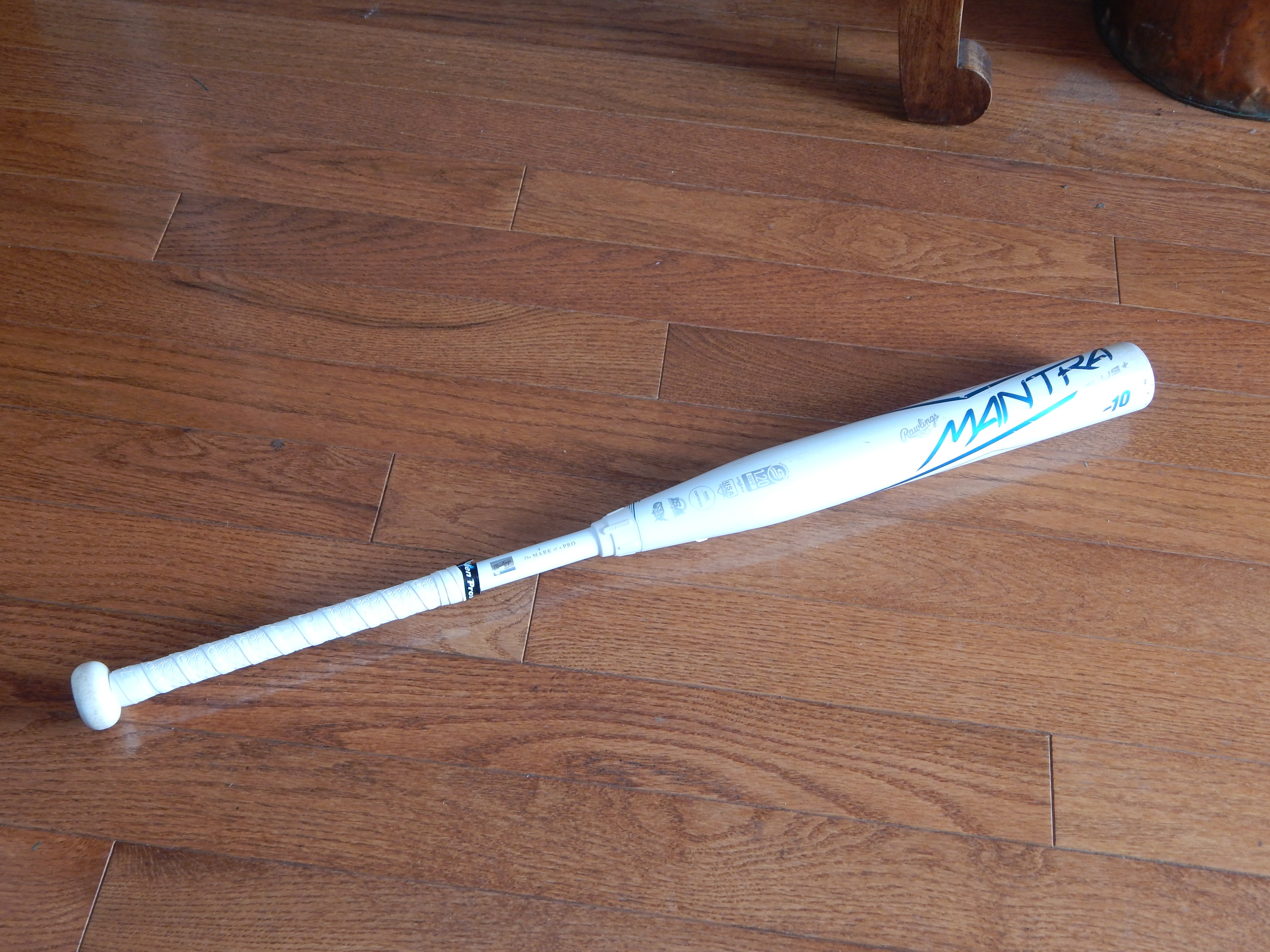 Used Rawlings Mantra 33 inch, -10 Fastpitch Softball Bat