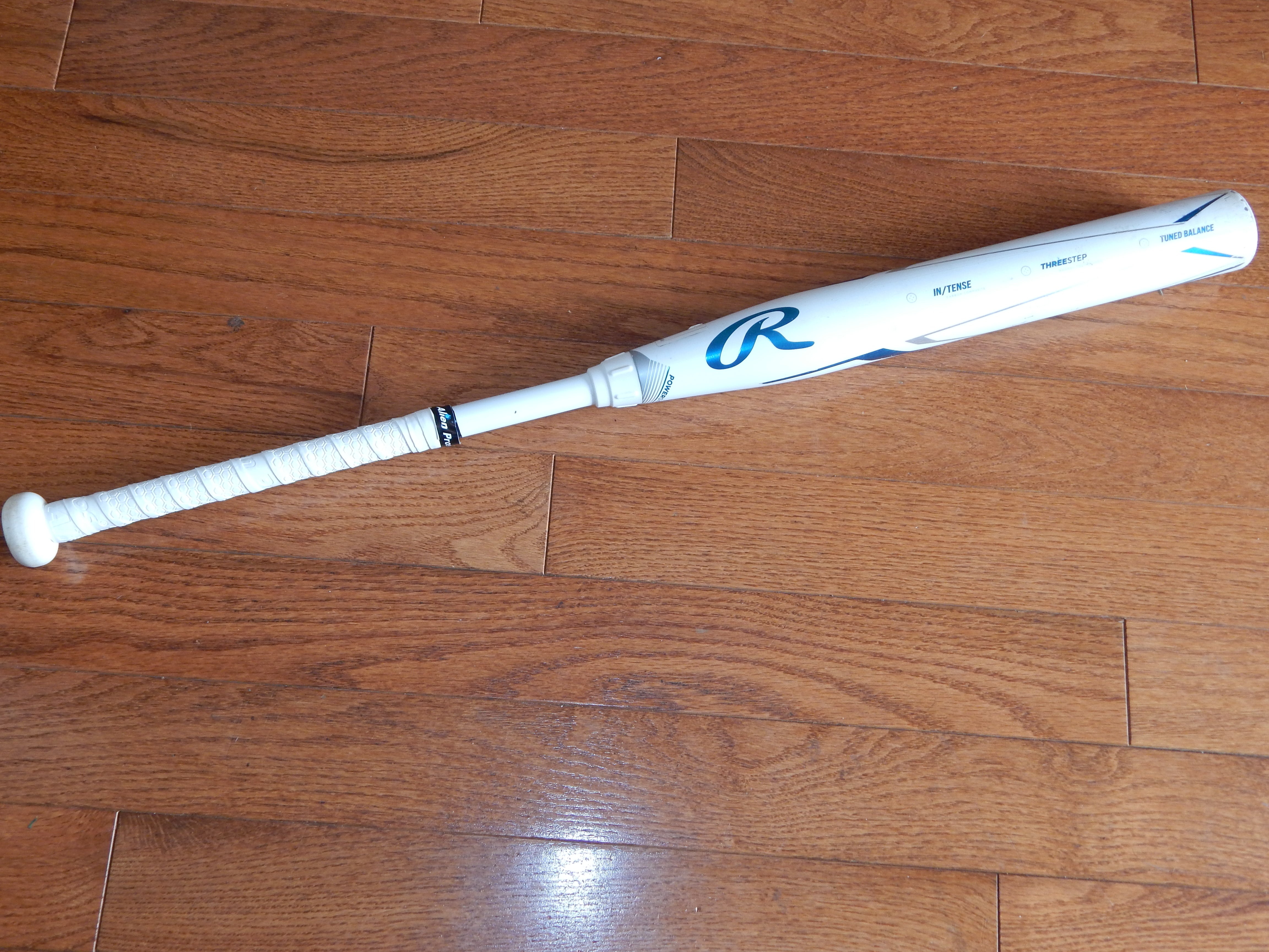 Used Rawlings Mantra 33 inch, -10 Fastpitch Softball Bat